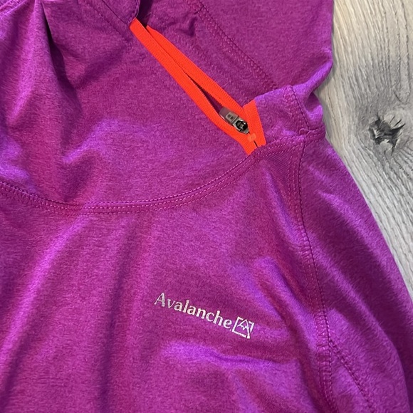 Avalanche sweatshirt size medium. Pretty purple color. Size medium - Picture 3 of 7